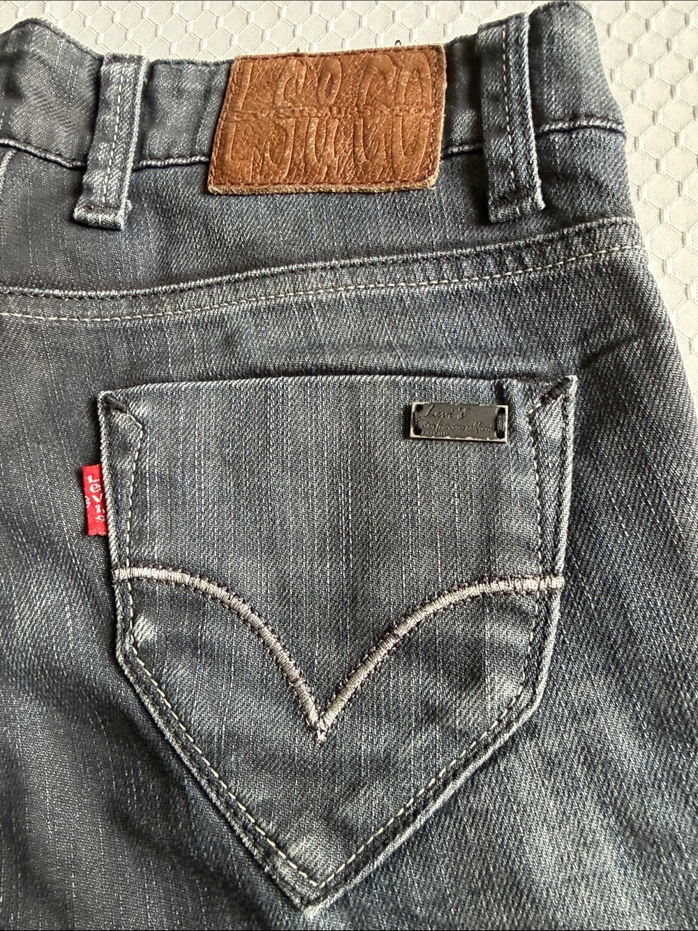 Levi's Slim Straight Jeans in Dark Gray